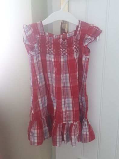 Gorgeaus summer dress.