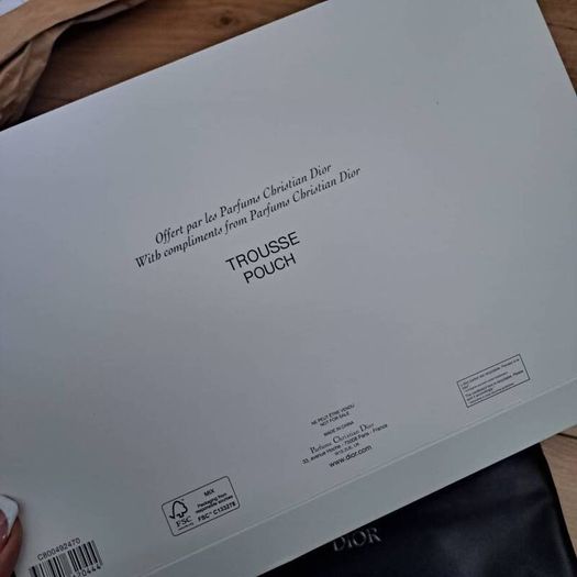 dior pouch