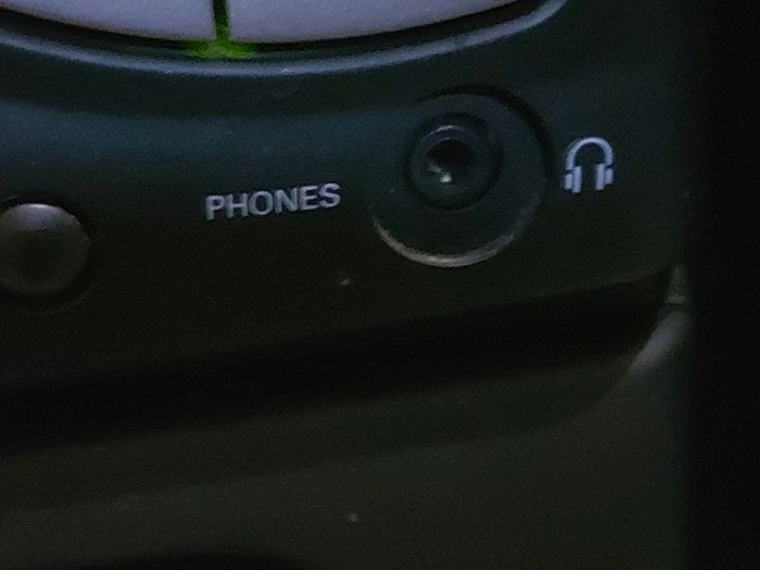 Philips Mini Hi-Fi System, Model FW 355C, 3 CD Changer, Radio and dual Tape Deck and 2 Lovely Philips speakers, in very Good Condition