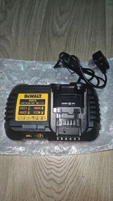 DeWalt DCB116 6Amp Fast Charger