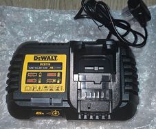 DeWalt DCB116 6Amp Fast Charger