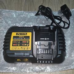 DeWalt DCB116 6Amp Fast Charger
