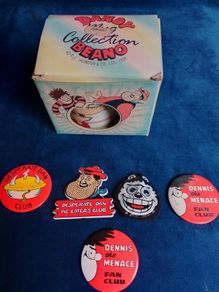 1988 vintage Dandy Beano collectable mug and badges
