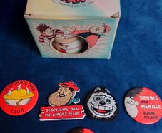 1988 vintage Dandy Beano collectable mug and badges