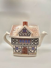 Sadler English Country Houses Tudor House Teapot