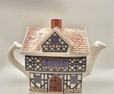 Sadler English Country Houses Tudor House Teapot