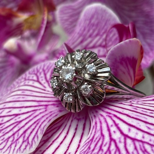 Antique Art Deco 18ct Gold and  Diamond Daisy Ring