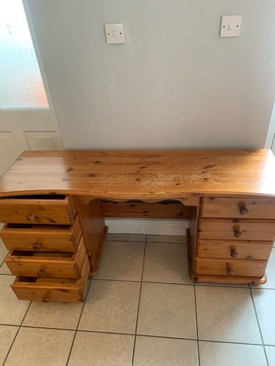 Vanity table and chest of drawers