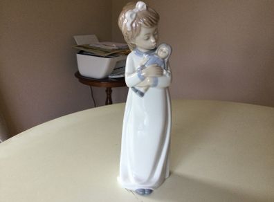 China - Nao/ Lladro Figurine,