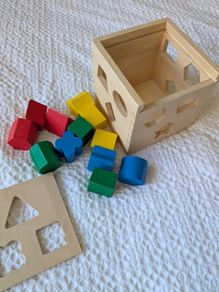 Melissa and Doug Shape Sorter