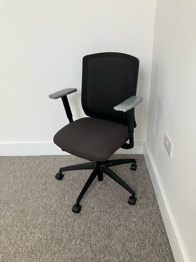 BOSS Design Swivel Chair