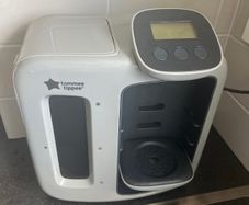 Bottle maker