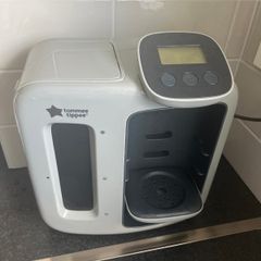 Bottle maker