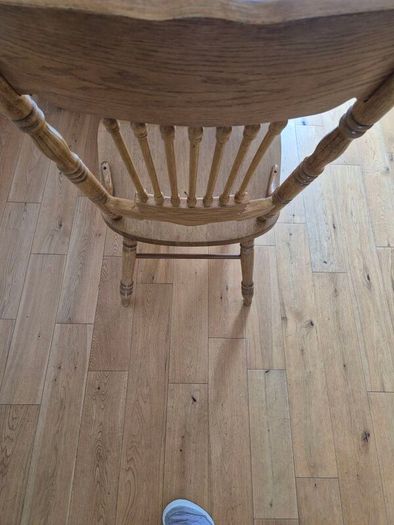 Beautiful solid mahogany extendable dining table and 6 chairs