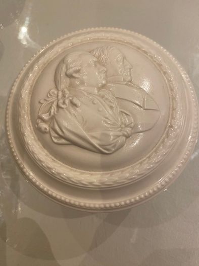 Reduced Villeroy and Boch Montclair Blanc limited edition collection piece