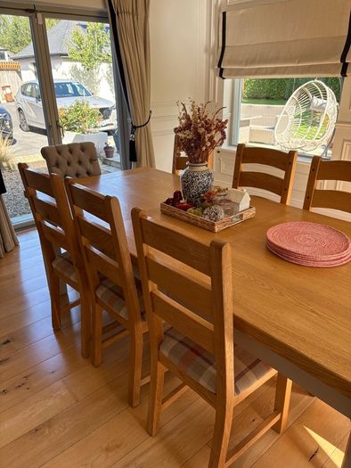 Dining room table and 8 chairs