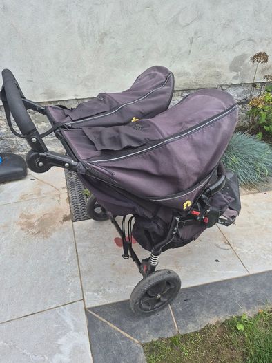 Out n about nipper double v4