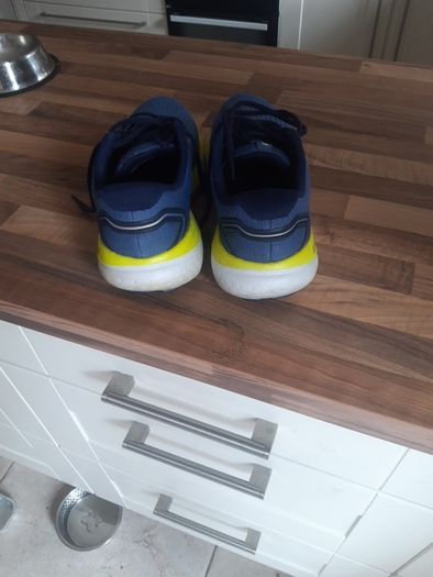 Brooks mens trainers size 9