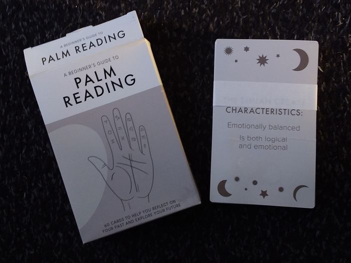 Palm Reading - A Beginner's Guide : Tarot/Oracle Cards