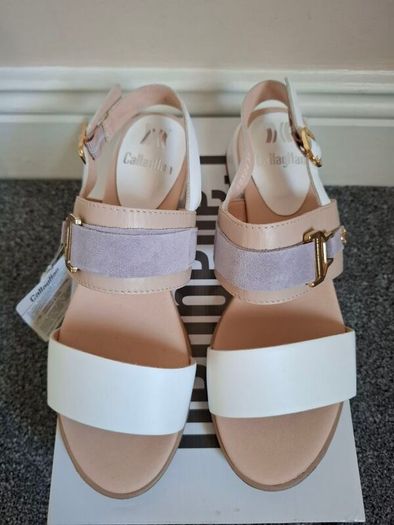 Callaghan sandals