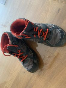 Kids hiking shoes