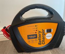 Halfords Automatic 12V Battery Charger