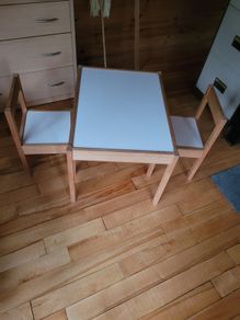 Toddler table with 2 chairs