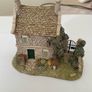 Lilliput Lane Sore Paws Image 5