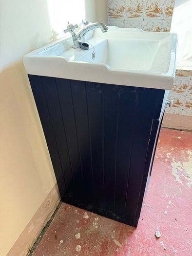 Vanity unit navy and white
