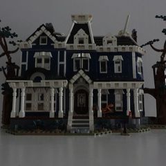 LEGO Stranger Things 11370 Creel House & 40891 Radio Station