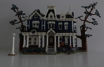 LEGO Stranger Things 11370 Creel House & 40891 Radio Station