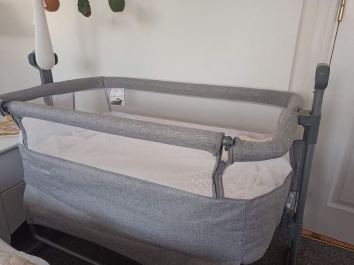 Baby Elegance next to me cosleeper crib