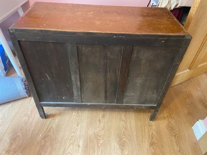 Chest of drawers