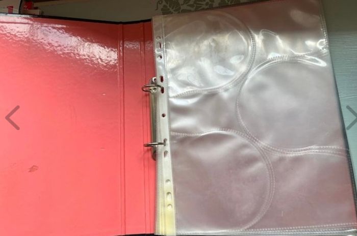 Folder With Plastic CDs/ Discs Sleeves