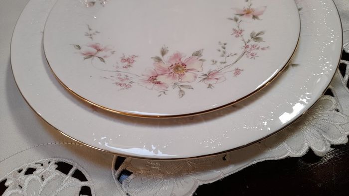 Royal Albert "For all seasons " dinner set