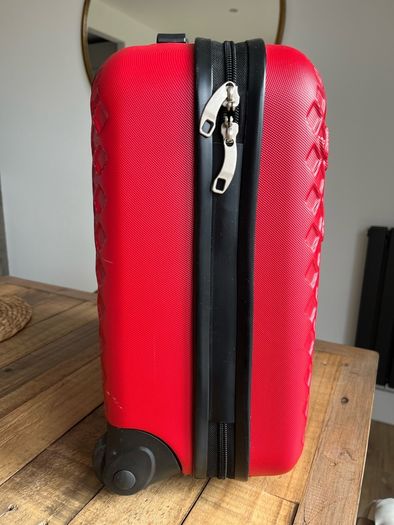 Hard-Shell Cabin Suitcase