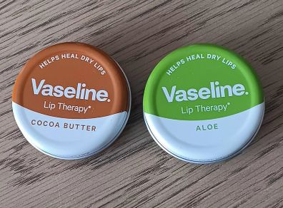 2 x Vaseline Lip Therapy Balm