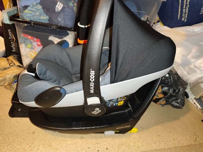 Maxi Cosi Pebble Plus Car Seat with Isofix