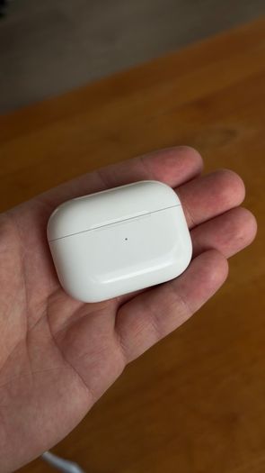 Apple AirPods Pro 2 original charging case