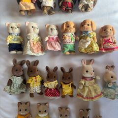 21 Sylvanian Families dolls