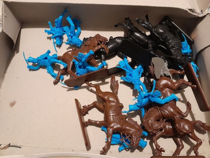Larger scale plastic soldiers