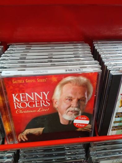 American Country music CD's (OVER 450 CDs)