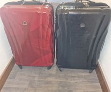 2 large Plastic Suitcase DESLEY