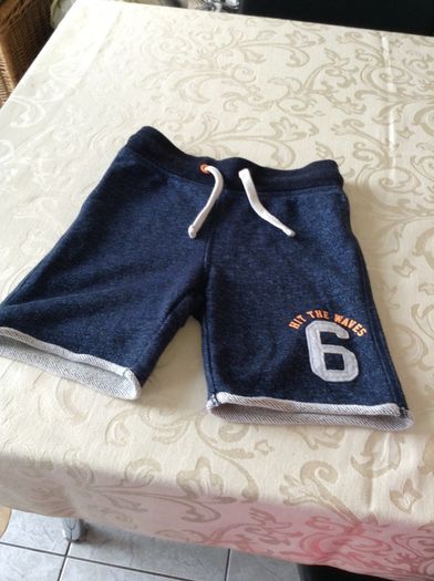 Boys H&M shorts like new age 3/4