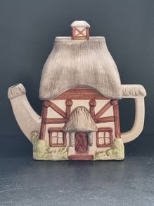 Vintage Thatched Cottage Teapot