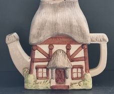 Vintage Thatched Cottage Teapot