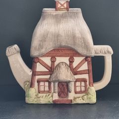 Vintage Thatched Cottage Teapot