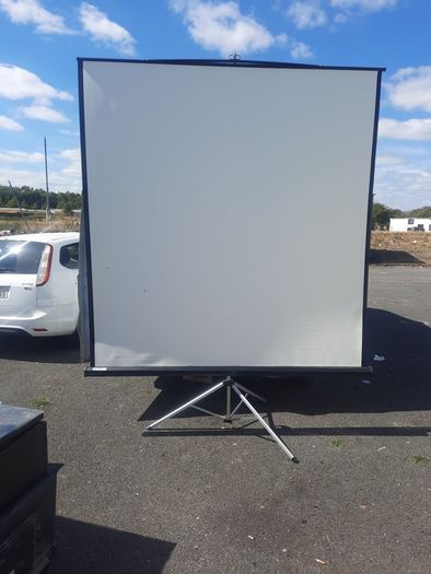 projector screens