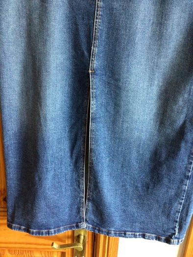 Ladies Dark blue denim midi skirt with large centre slit size 18 includes Postage