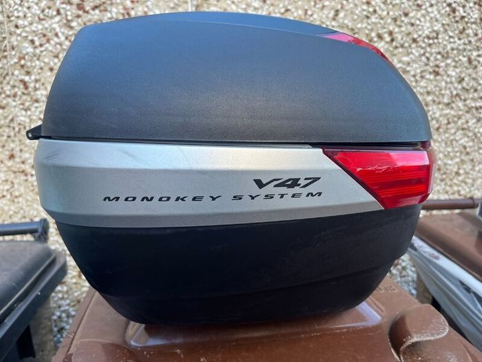Givi V47 Top box & mounting plate